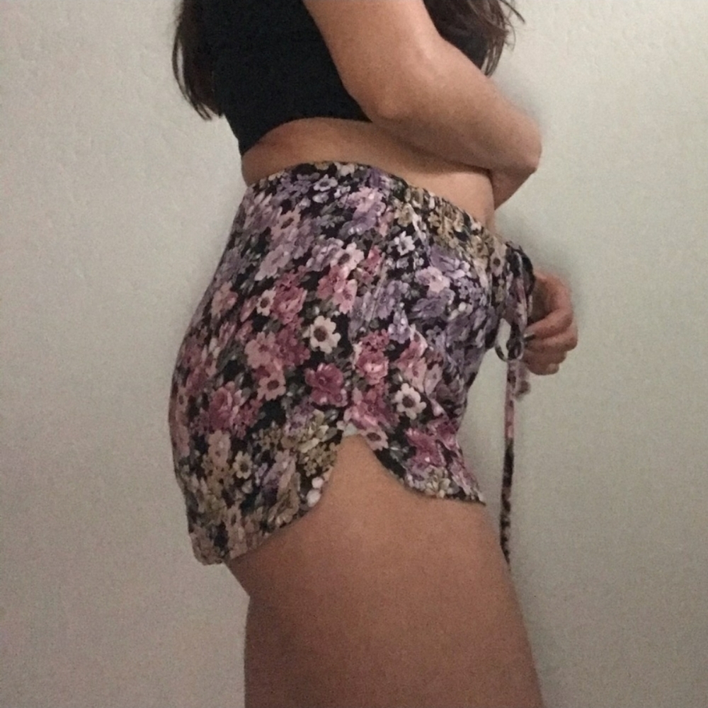 Donated to Maui Fire Victims/ Brandy Melville floral shorts eve remi S Hayden BM - Picture 5 of 11